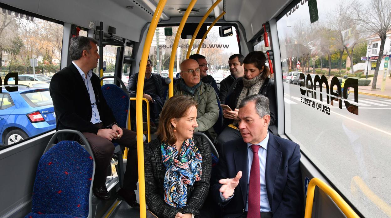 El alcalde José Luis Sanz y la delegada territorial de Fomento, Soledad Cruz-Guzmán