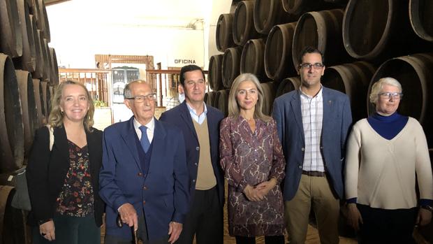 La consejera de Cultura destaca la riqueza patrimonial de Villanueva en su visita a las Bodegas Góngora