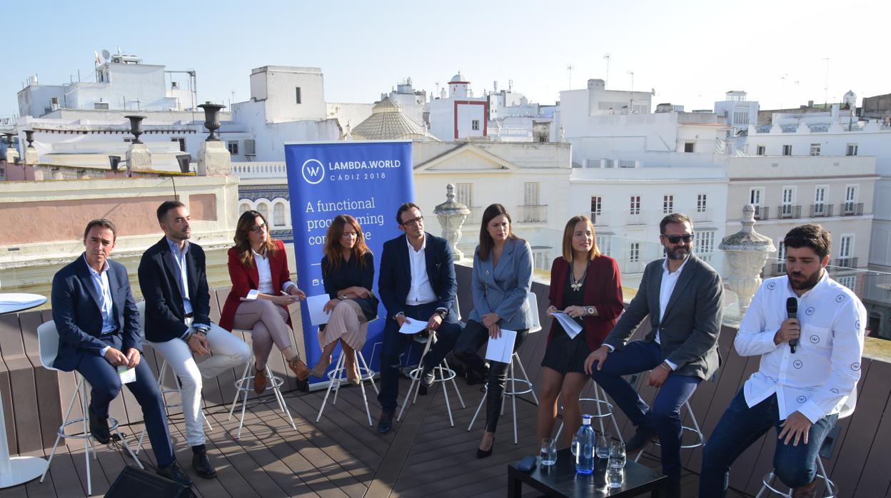 La alcaldesa junto al alcalde de Cádiz en el evento.