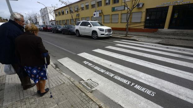 El Puerto se llena de pasos de cebra por la igualdad