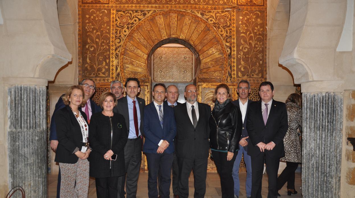 El alcalde, D. David de la Encina junto al director general de El Centro Inglés y la Directiva de CICAE: Elena Cid (directora gerente), Enrique Maestu (presidente), Gabriel Castellanos (vicepresidente).