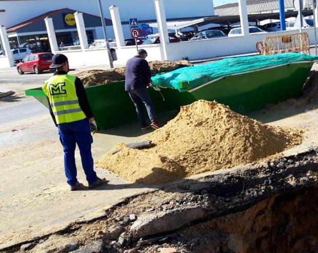 El agua de Cádiz recuperará su color habitual a lo largo de este jueves