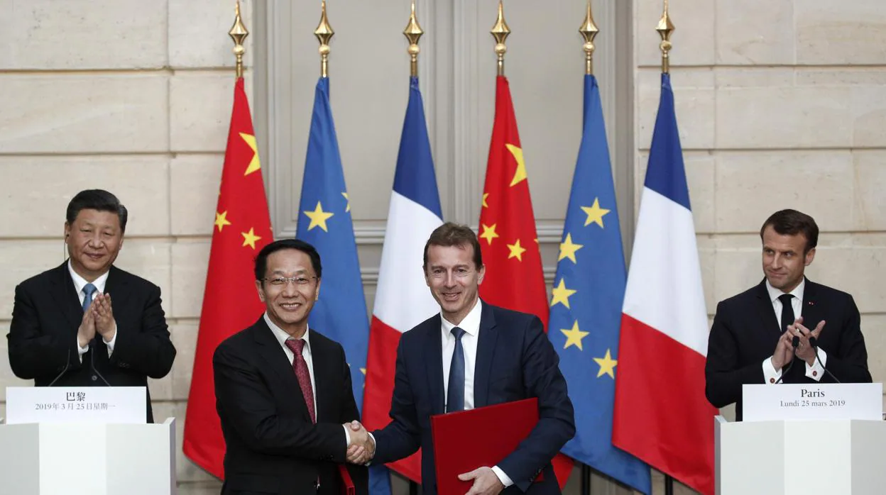 Firma del acuerdo en el que han estado presentes los jefes de Estado de China y Francia