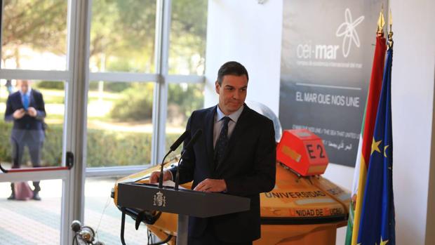 Miembros de Jusapol logran trasladar sus reclamaciones al presidente Sánchez en Cádiz