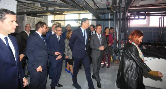 Pedro Sánchez con el rector de la UCA, Eduardo González Mazo.