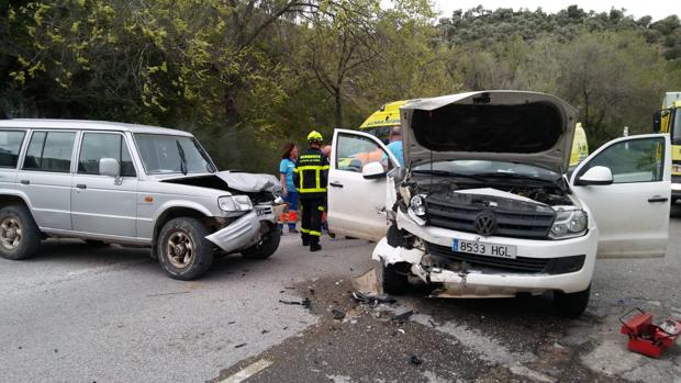 Herida una mujer tras un choque entre dos vehículos en Zahara de la Sierra