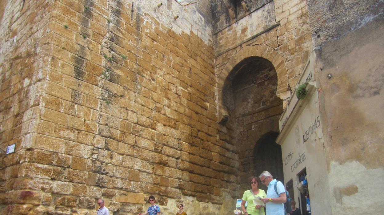 El Alclázar de la Puerta de Sevila es uno de los monumentos más visitados de Carmona