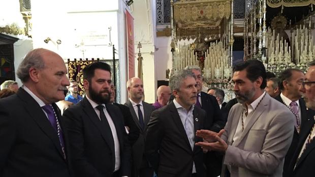 El ministro Fernando Grande-Marlaska visita al Nazareno en Santa María