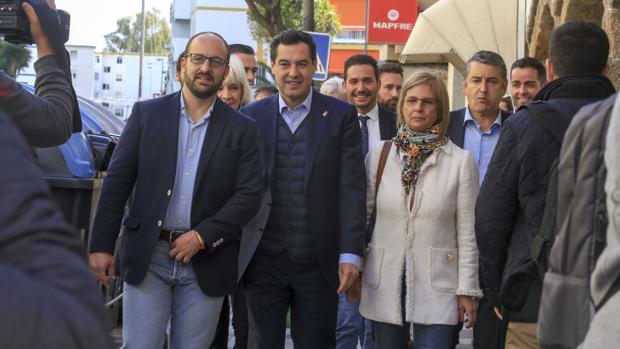 Juanma Moreno afirma en El Puerto que «vibran las ganas de cambio»