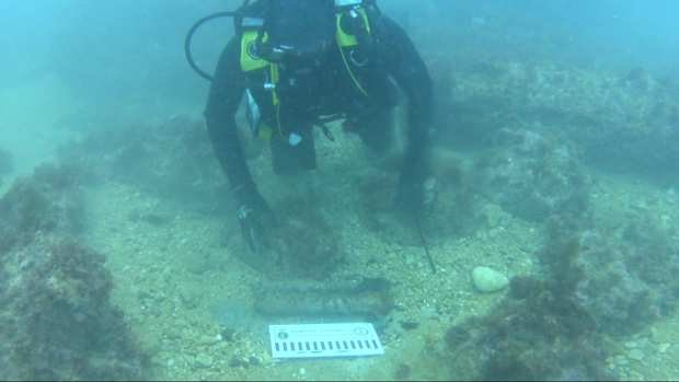 La Unidad de Buceo de Cádiz neutraliza proyectiles y una granada en aguas de Melilla