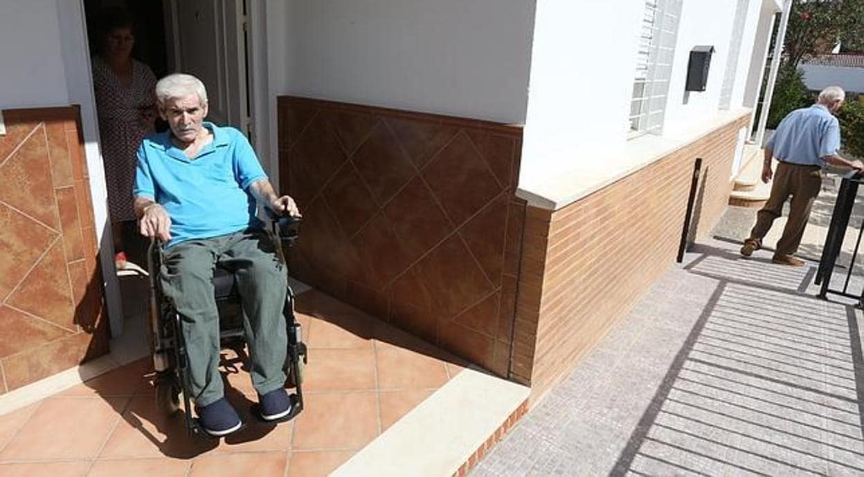 Juan Carretero estuvo años en una silla de ruedas y su estado de salud se fue deteriorando sin poder recibir la indemnización que le correspondía.