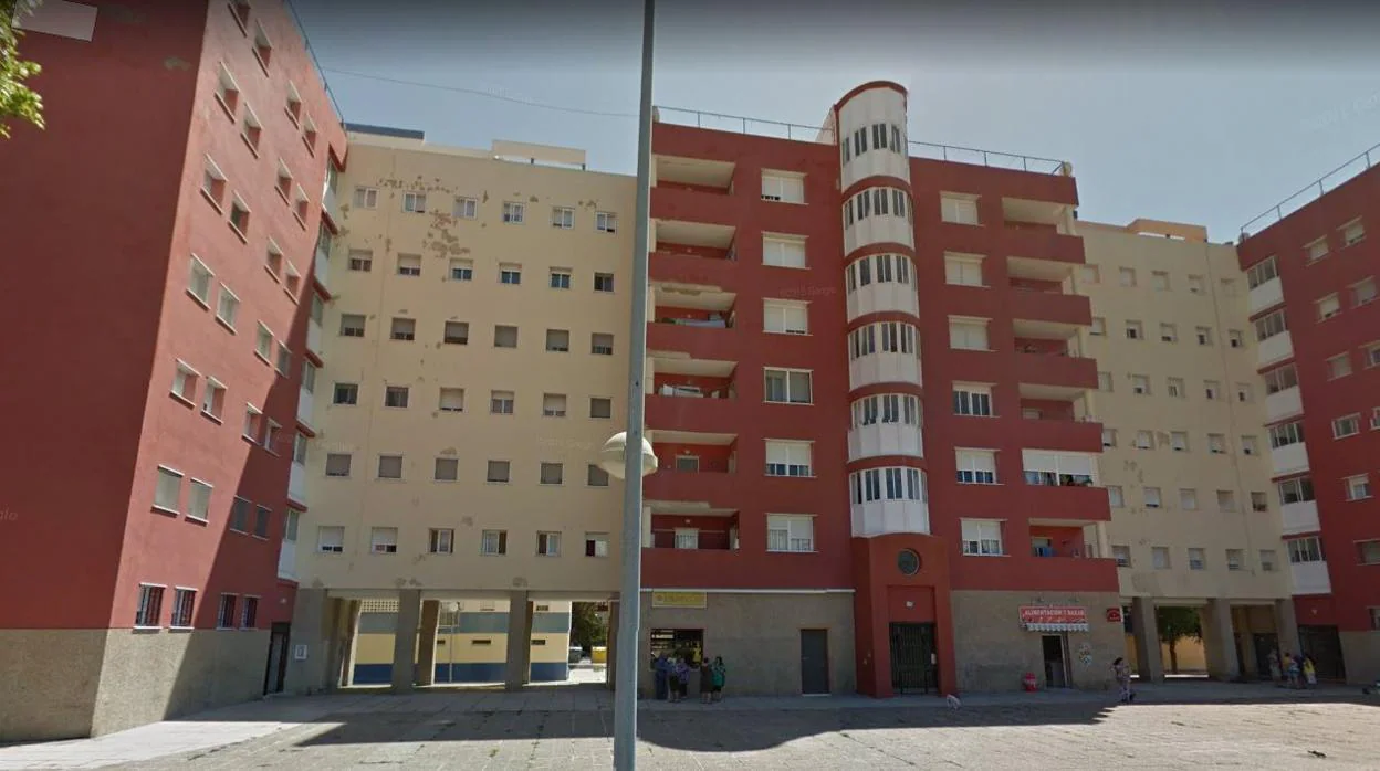 La Junta reformará los pisos entre la calle Barbate y la Avenida de Guadalquivir.