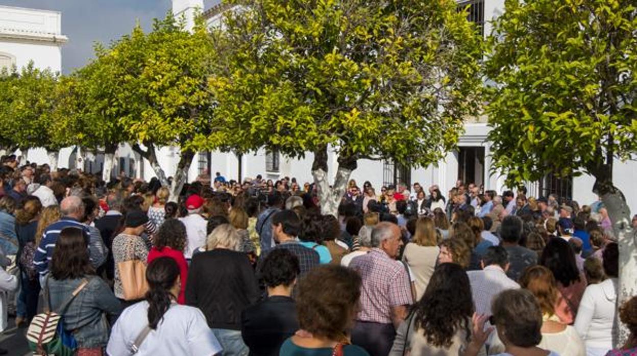 El pueblo de Olivares se echó a la calle para repudiar este crimen machista