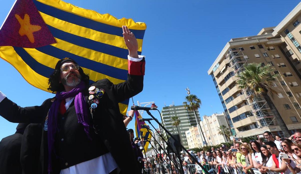 Éxito de público en la Batalla de Coplas del Paseo Marítimo de Cádiz 2019