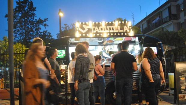 Música y comida callejera, fórmula de ocio para el fin de semana en Carmona