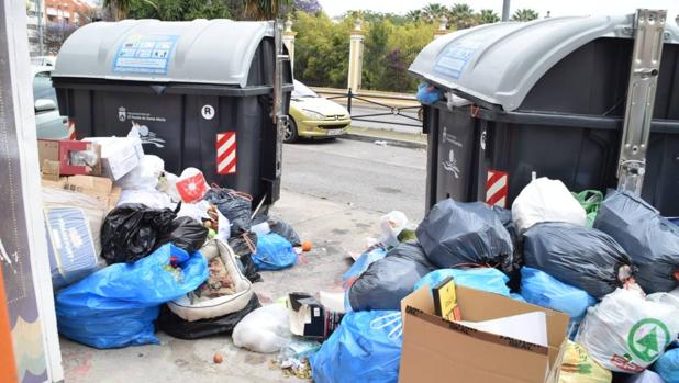 La acumulación de basura obliga a las partes a buscar una solución en El Puerto