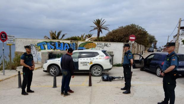 Nueva patera en los Caños y carreras por la Breña