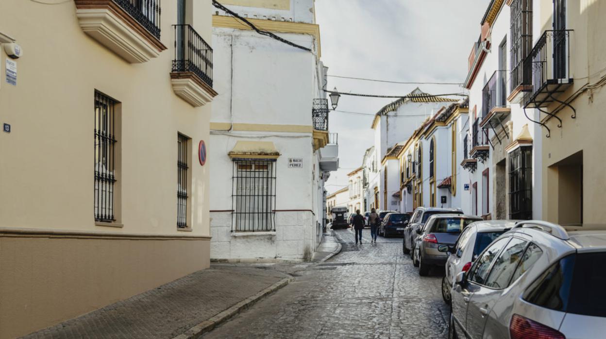 La calle San Fernando es una de las vías más céntricas de Utrera, donde muchos edificios precisan obras