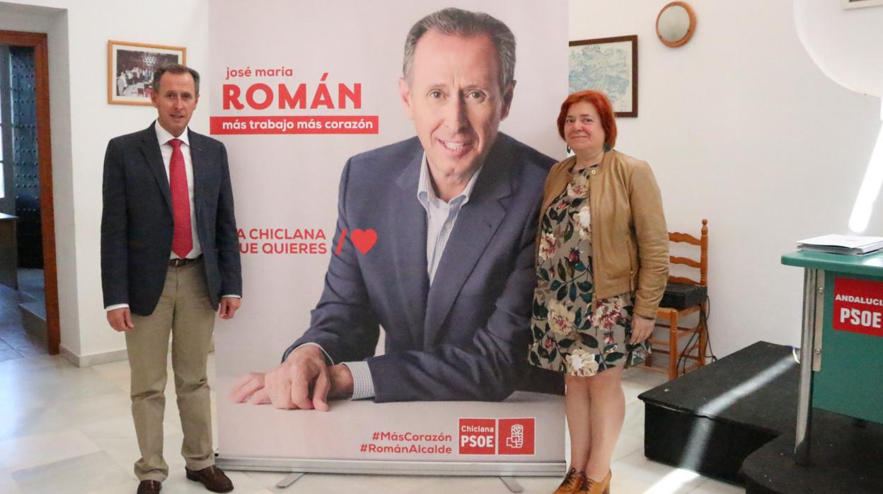 El actual alcalde, José María Román, del PSOE, durante un acto previo a las elecciones municipales del 26M.