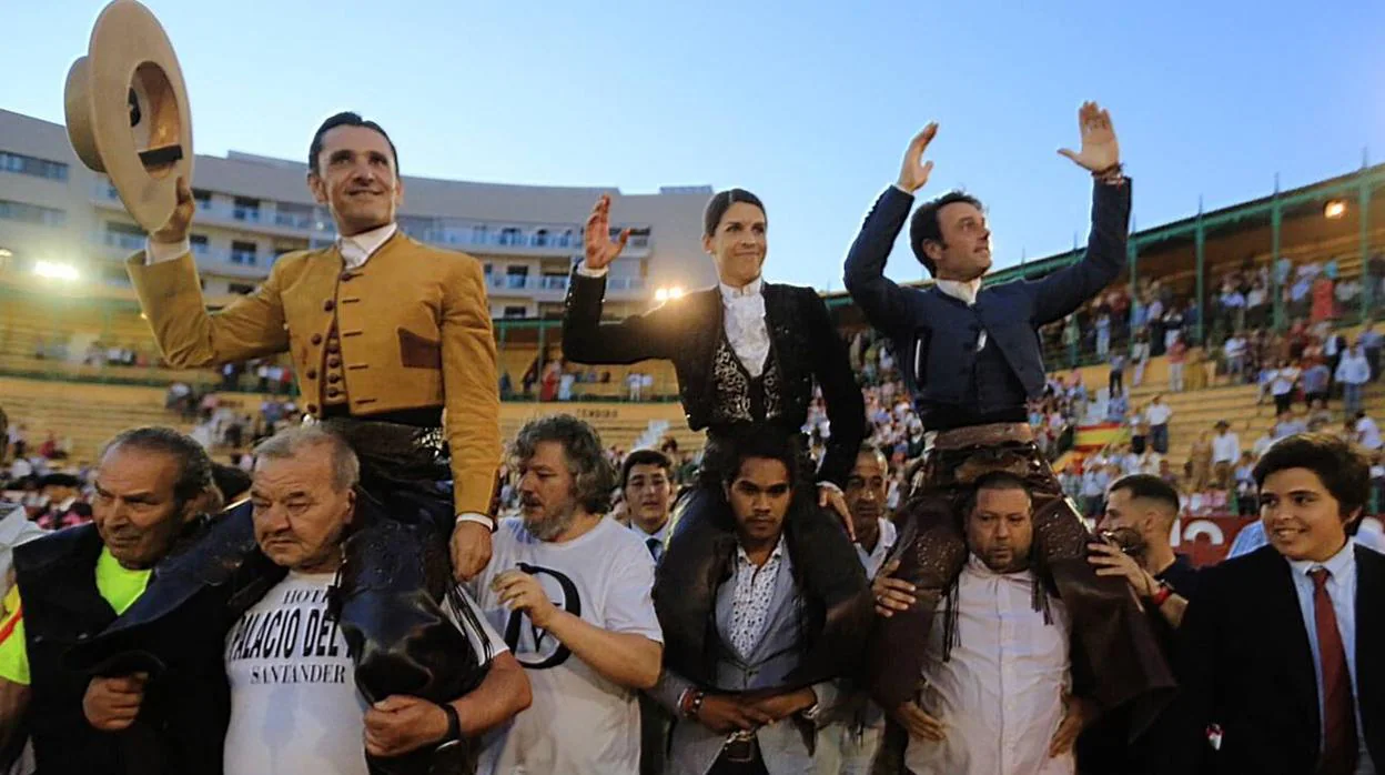 La terna Cartagena, Ventura y Vicens, a hombros en la Feria de Jerez