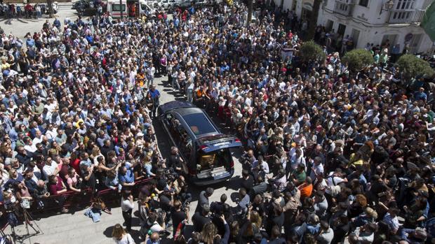 Cádiz despide a Juan Carlos Aragón con el Falla y la copla por testigo