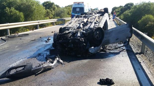 Muere una joven tras volcar su coche en la carretera de Benalup a Vejer