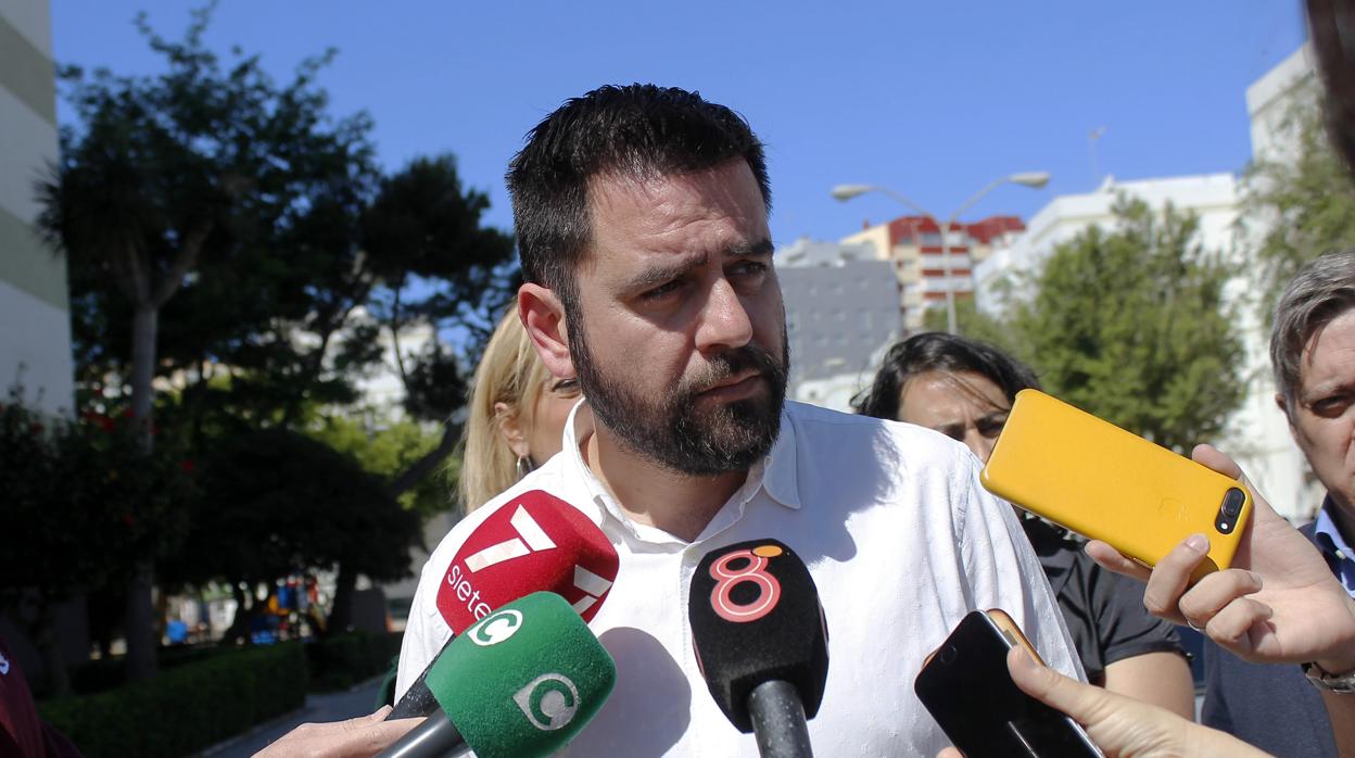 Fran González quiere impulsar medidas para evitar el éxodo de los jóvenes de Cádiz