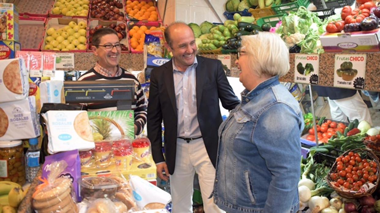 Juancho Ortiz ha recorrido todos los rincones de Cádiz con el programa del PP.