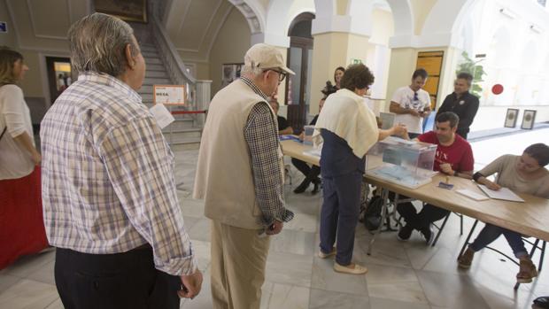 Participación en las elecciones municipales de Cádiz 2019 a las 18.00: descenso de la participación en 1,05 puntos