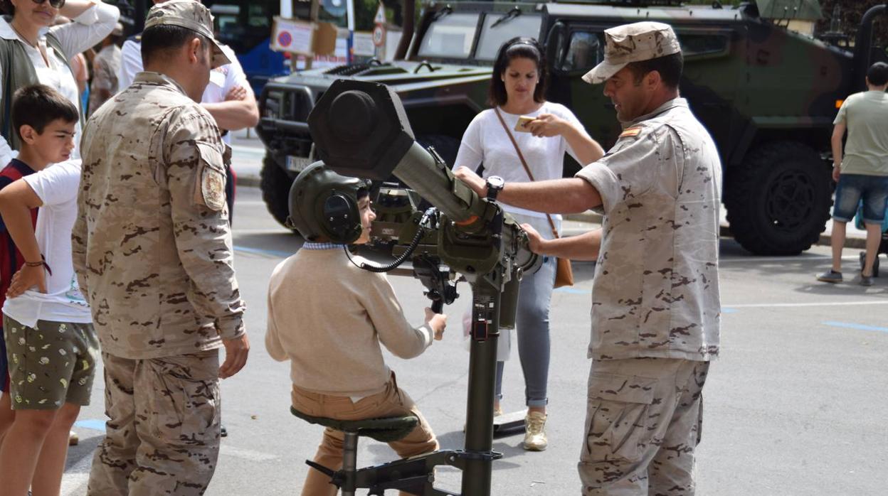 Imagen del Día de las Fuerzas Armadas del pasado año en San Fernando.