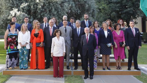 Entregadas las medallas y placas de la provincia de Sevilla ante el «orgullo de sentirse de pueblo»