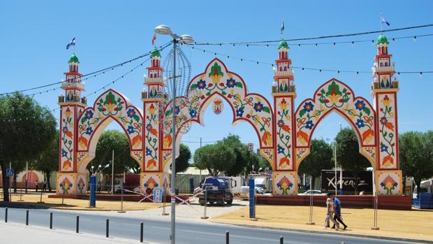 Alcalá de Guadaíra comienza su Feria, que cada vez se parece más a la de Sevilla, pero con acceso libre a las casetas