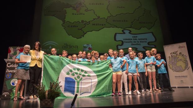 Dos colegios de la provincia reciben la bandera verde de Ecoescuelas por su compromiso ambiental