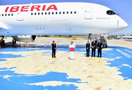 Iberia bautiza a su nuevo avión A350 con el nombre de Juan Sebastián Elcano