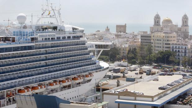 La Junta «aunará fuerzas» con las empresas turísticas de la provincia de Cádiz