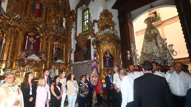 Estampa histórica en Santa María: la Virgen del Rosario visita al Nazareno