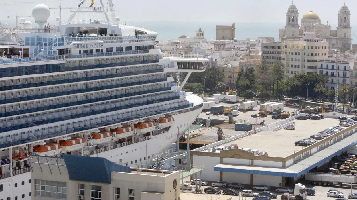 Estos son los cruceros más lujosos que llegarán a Cádiz en 2019.