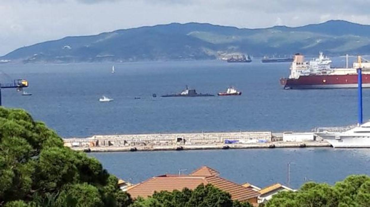 El submarino «HMS Talent» a su llegada a Gibraltar.