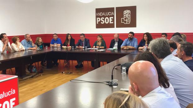 El PSOE incorpora a tres sanchistas en la Diputación de Sevilla, que seguirá presidida por Villalobos