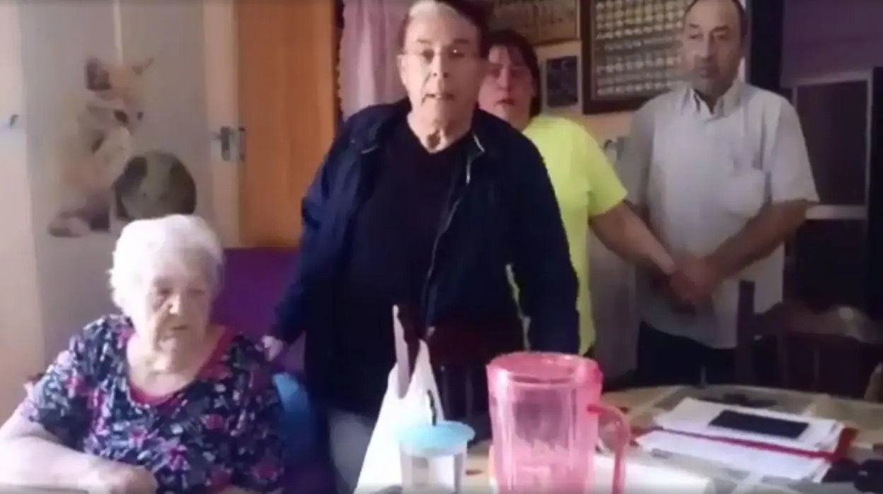 La plataforma de Jubilados y Pensionistas ha denunciado el desahucio a Carmen Otero.
