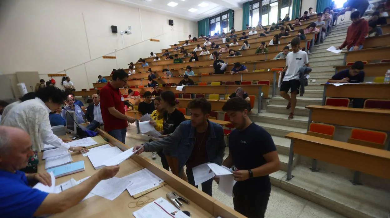 Los alumnos se examinan de las pruebas de Selectividad en Cádiz