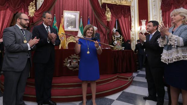 La Diputación inicia un nuevo ciclo político con un gobierno de PSOE y La Línea 100x100