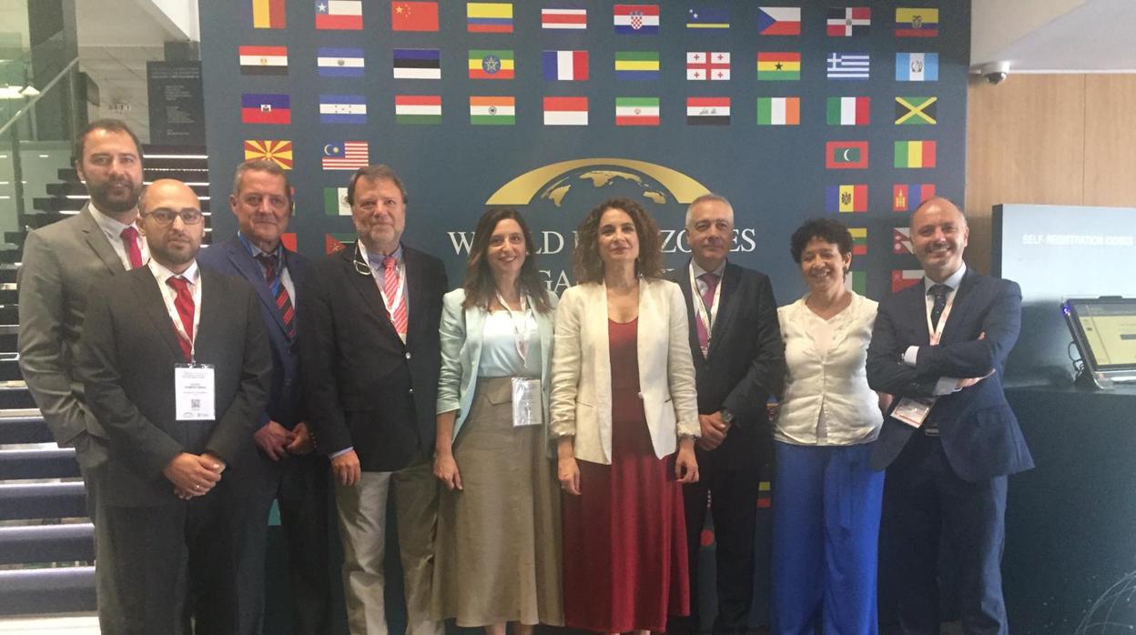 La delegada de Zona Franca Cádiz participa en el congreso mundial de zonas francas de Barcelona.