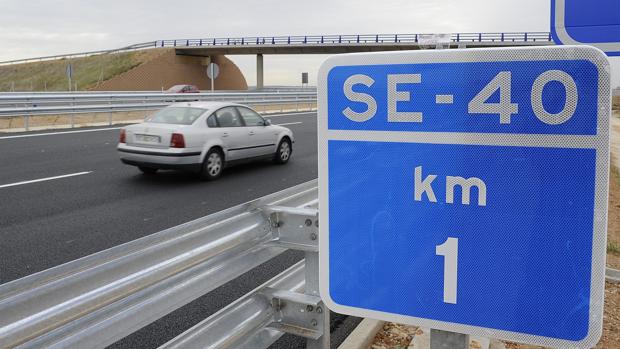 Un accidente provoca el corte de un carril en la SE-40 a la altura de Alcalá de Guadaíra