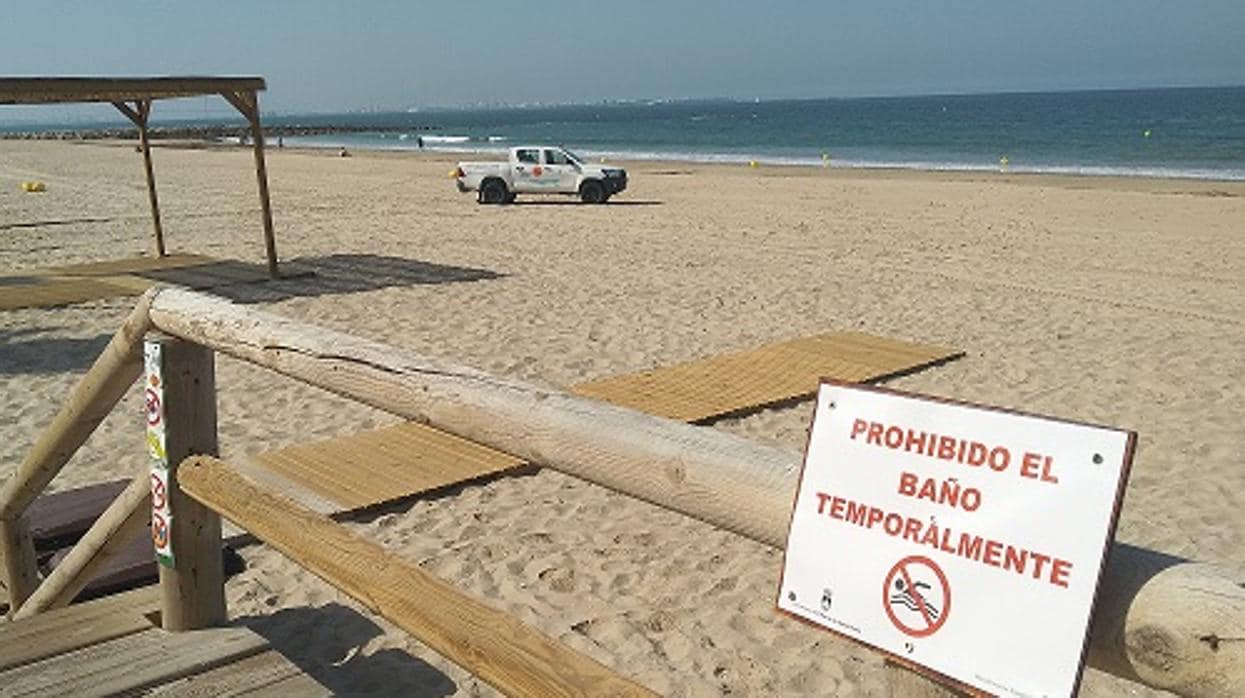 Apemsa investiga  el origen del E. coli. en la playa de Fuentebravía, en El Puerto