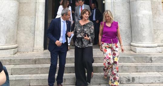 La ministra, a la salida de la reunión en la Audiencia Provincial de Cádiz.