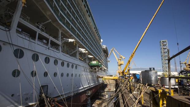 El astillero de Cádiz amarra 37 obras de cruceros para los próximos dos años