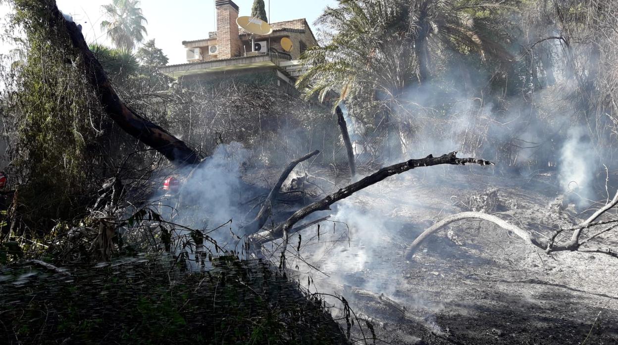 En esta imagen del fuego se ve que había una casa a muy poca distancia