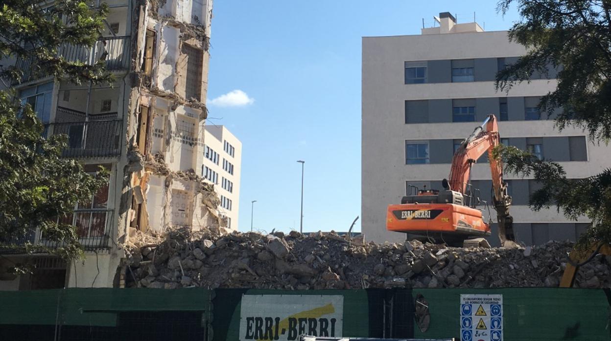 Demolición de las viviendas en Cádiz