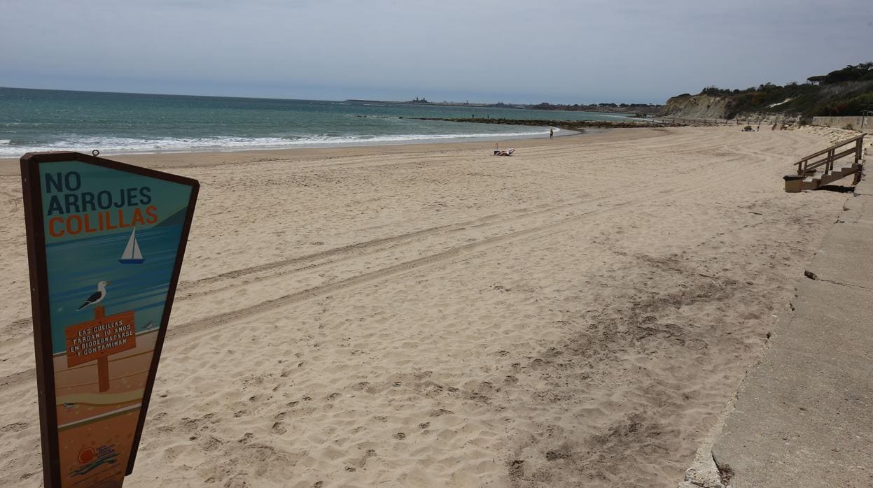 La playa de Fuentebravía en El Puerto ya está abierta al baño